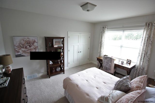 17 Wyatt's Way, Clifton Park, NY 12065