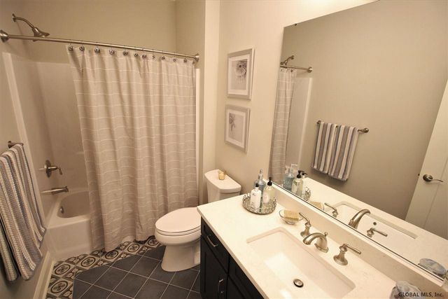 17 Wyatt's Way, Clifton Park, NY 12065