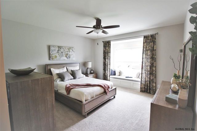 17 Wyatt's Way, Clifton Park, NY 12065