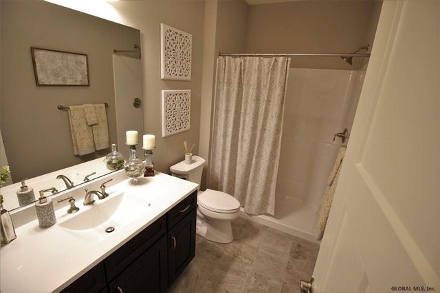 17 Wyatt's Way, Clifton Park, NY 12065