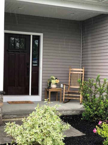 17 Wyatt's Way, Clifton Park, NY 12065