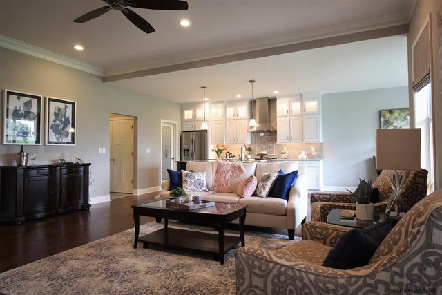 17 Wyatt's Way, Clifton Park, NY 12065