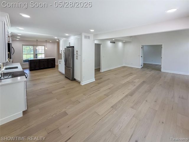 23010 Willowbrook Drive, Farmington, MI 48335