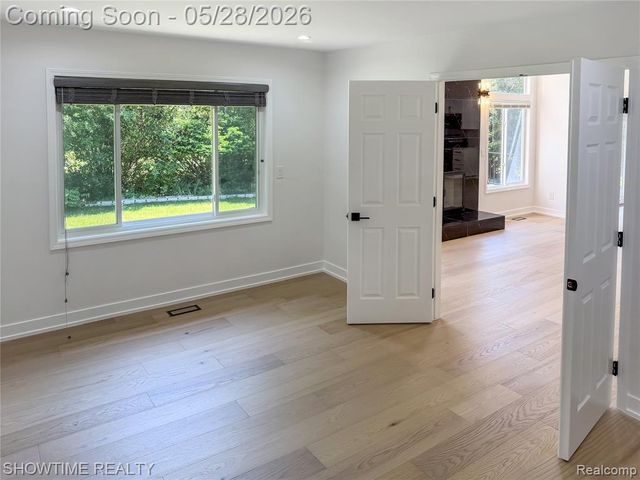 23010 Willowbrook Drive, Farmington, MI 48335