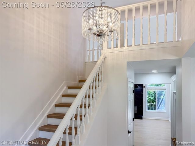 23010 Willowbrook Drive, Farmington, MI 48335