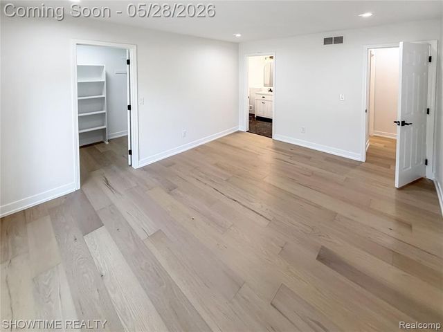23010 Willowbrook Drive, Farmington, MI 48335