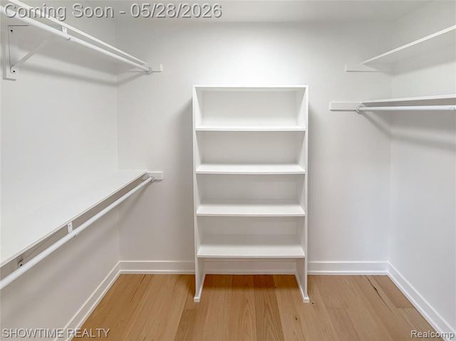 23010 Willowbrook Drive, Farmington, MI 48335