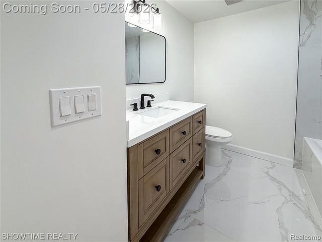 23010 Willowbrook Drive, Farmington, MI 48335