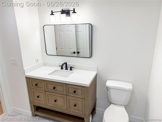 23010 Willowbrook Drive, Farmington, MI 48335
