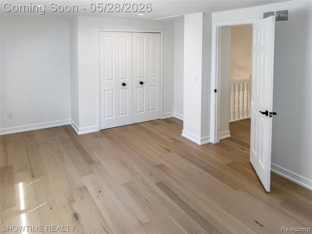 23010 Willowbrook Drive, Farmington, MI 48335