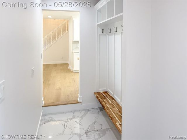 23010 Willowbrook Drive, Farmington, MI 48335