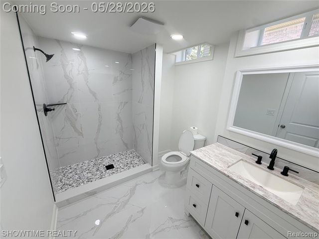 23010 Willowbrook Drive, Farmington, MI 48335