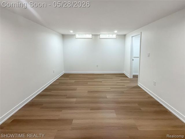 23010 Willowbrook Drive, Farmington, MI 48335