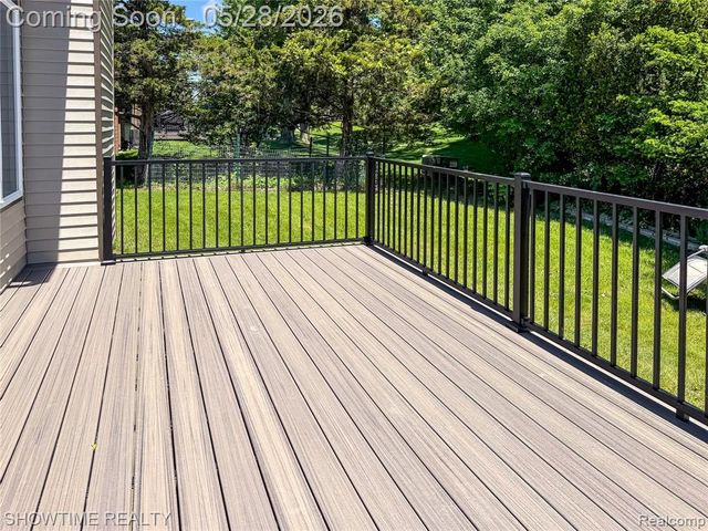 23010 Willowbrook Drive, Farmington, MI 48335