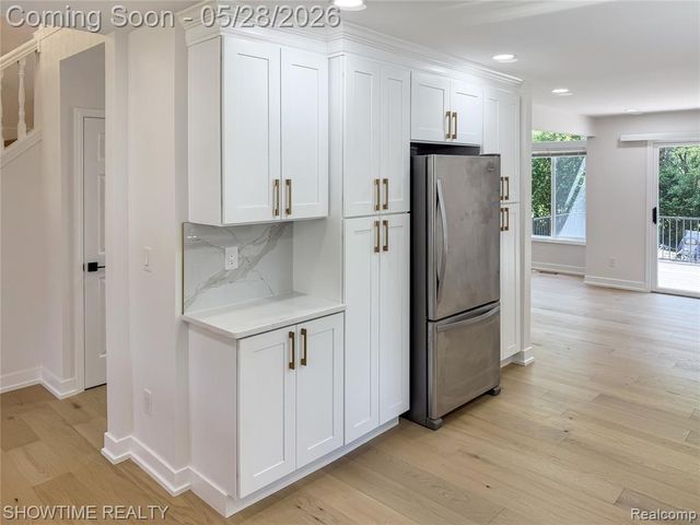 23010 Willowbrook Drive, Farmington, MI 48335