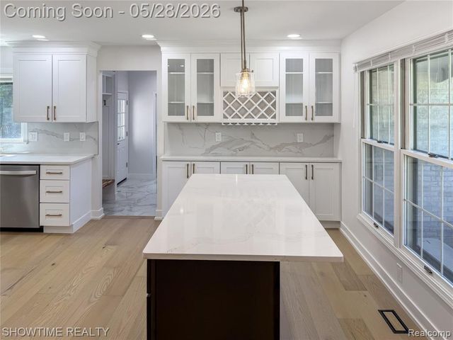23010 Willowbrook Drive, Farmington, MI 48335