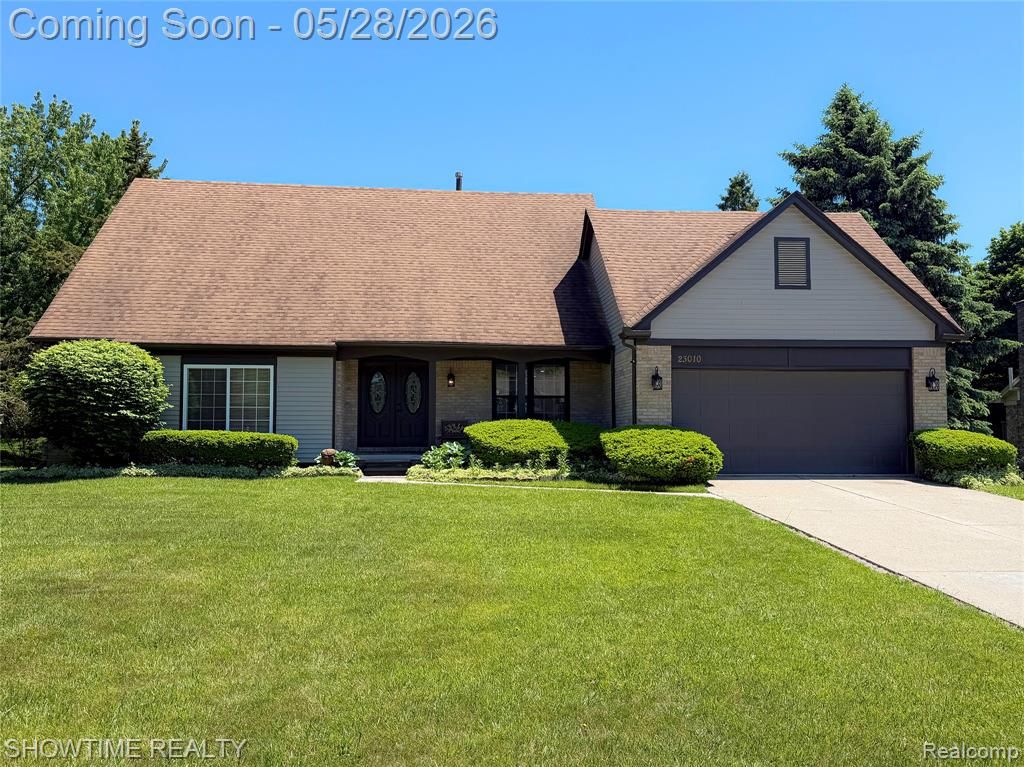 23010 Willowbrook Drive, Farmington, MI 48335