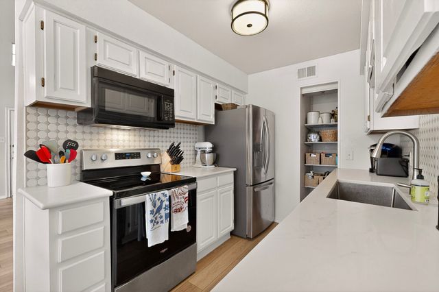 330 W Harwood Road D, Hurst, TX 76054