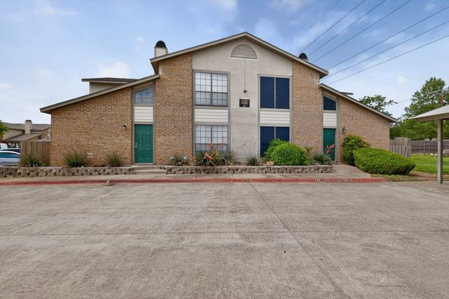 330 W Harwood Road D, Hurst, TX 76054