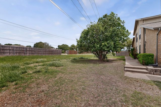 330 W Harwood Road D, Hurst, TX 76054
