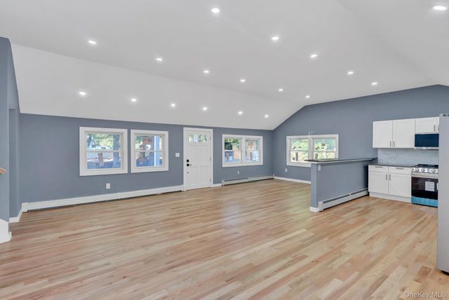 85 Hawthorne Street, Selden, NY 11784