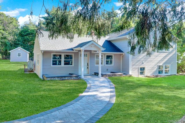 85 Hawthorne Street, Selden, NY 11784