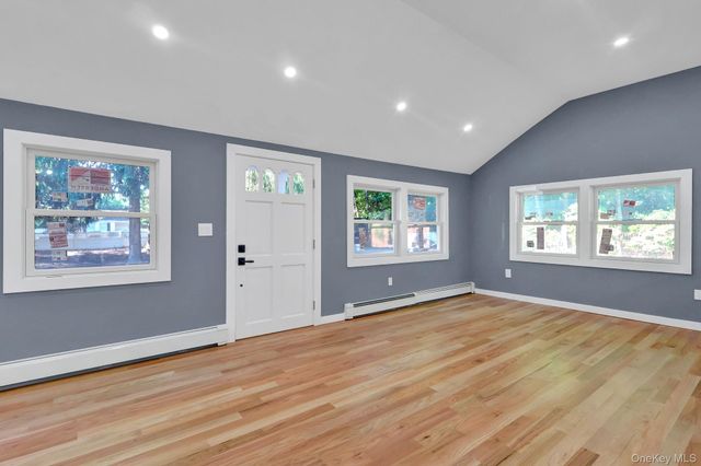 85 Hawthorne Street, Selden, NY 11784