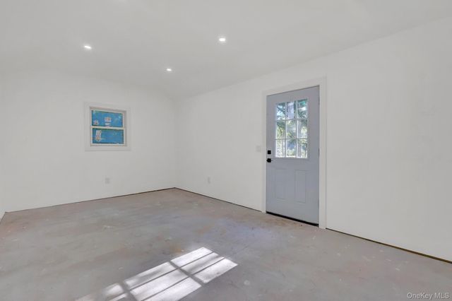85 Hawthorne Street, Selden, NY 11784