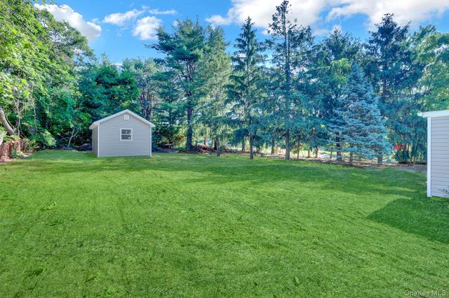 85 Hawthorne Street, Selden, NY 11784