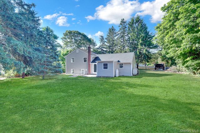 85 Hawthorne Street, Selden, NY 11784