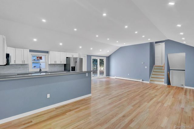 85 Hawthorne Street, Selden, NY 11784