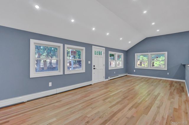 85 Hawthorne Street, Selden, NY 11784