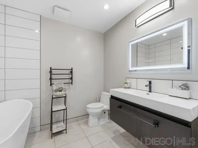 317 Arcaro Ln, Solana Beach, CA 92075