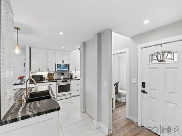 317 Arcaro Ln, Solana Beach, CA 92075