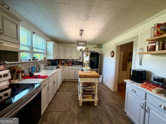 312 N Line Street, Dexter, GA 31019