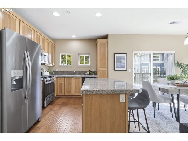 22856 Sw FOREST CREEK Dr 202, Sherwood, OR 97140
