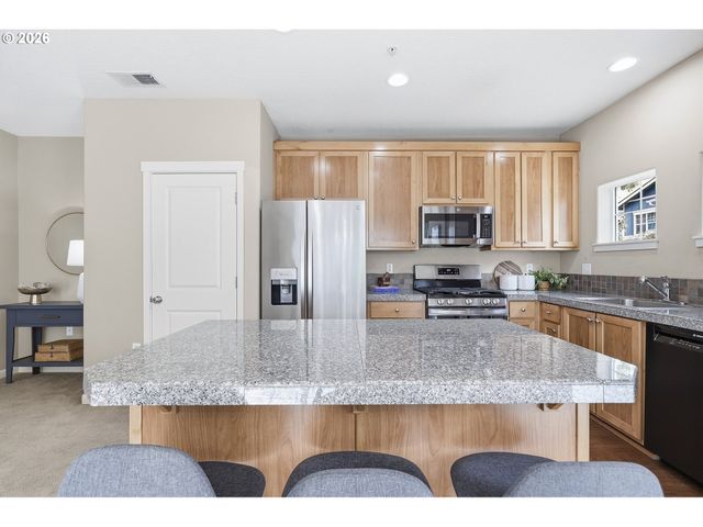 22856 Sw FOREST CREEK Dr 202, Sherwood, OR 97140