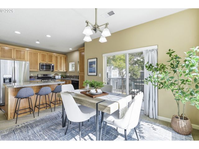 22856 Sw FOREST CREEK Dr 202, Sherwood, OR 97140