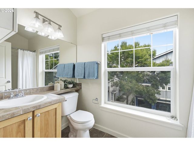 22856 Sw FOREST CREEK Dr 202, Sherwood, OR 97140