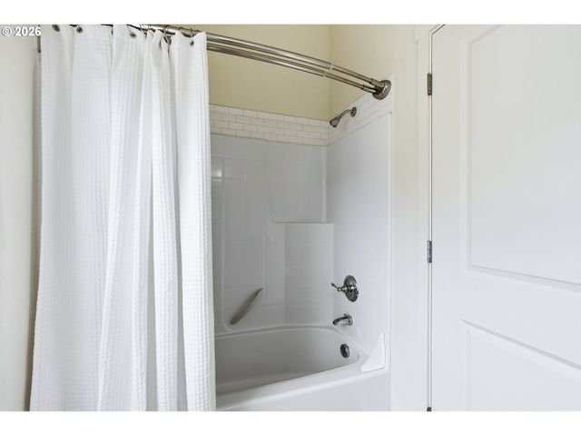 22856 Sw FOREST CREEK Dr 202, Sherwood, OR 97140