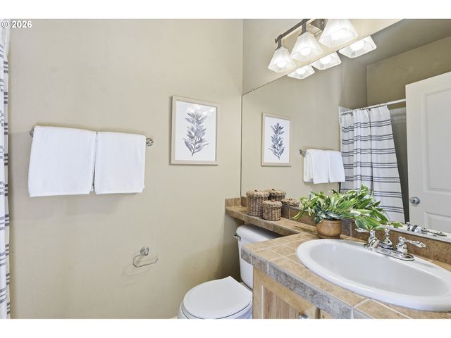 22856 Sw FOREST CREEK Dr 202, Sherwood, OR 97140