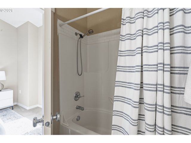 22856 Sw FOREST CREEK Dr 202, Sherwood, OR 97140