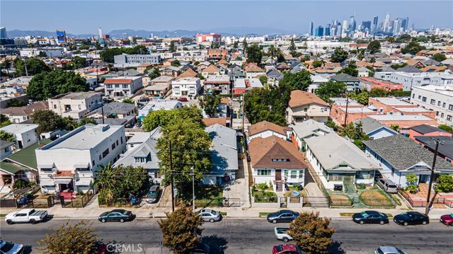 233 W 42nd 1, Los Angeles, CA 90037
