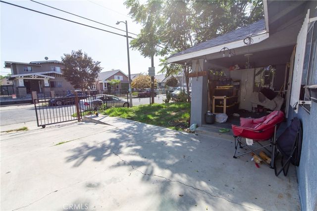 233 W 42nd 1, Los Angeles, CA 90037