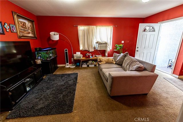 233 W 42nd 1, Los Angeles, CA 90037