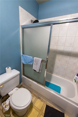 233 W 42nd 1, Los Angeles, CA 90037