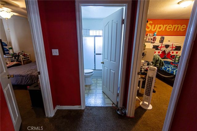 233 W 42nd 1, Los Angeles, CA 90037