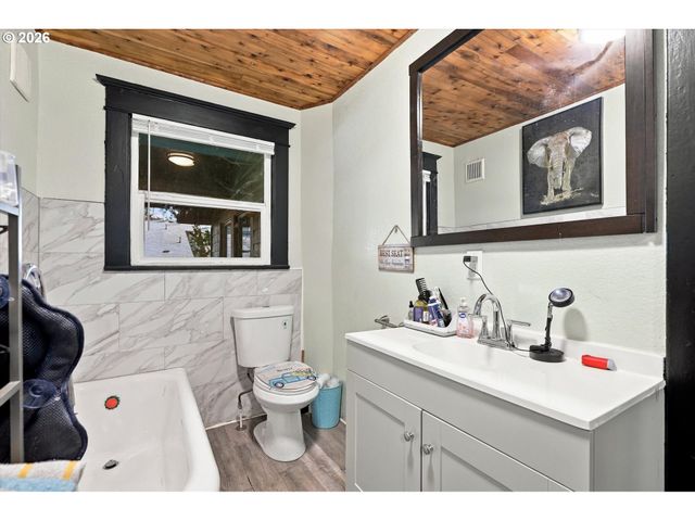 8270 Sw SORRENTO Rd, Beaverton, OR 97008