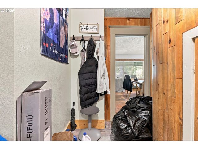 8270 Sw SORRENTO Rd, Beaverton, OR 97008