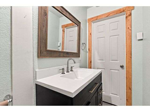8270 Sw SORRENTO Rd, Beaverton, OR 97008
